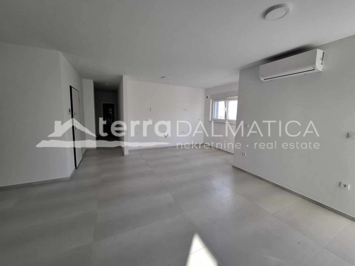 Luxuswohnung im 2. Stock mit geräumiger Dachterrasse - Srima bei Vodice