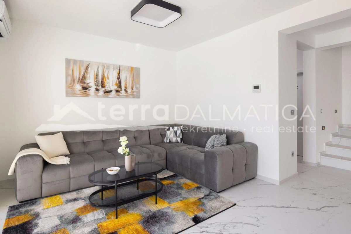 Rogoznica, neues modernes Haus in der Nähe des Meeres