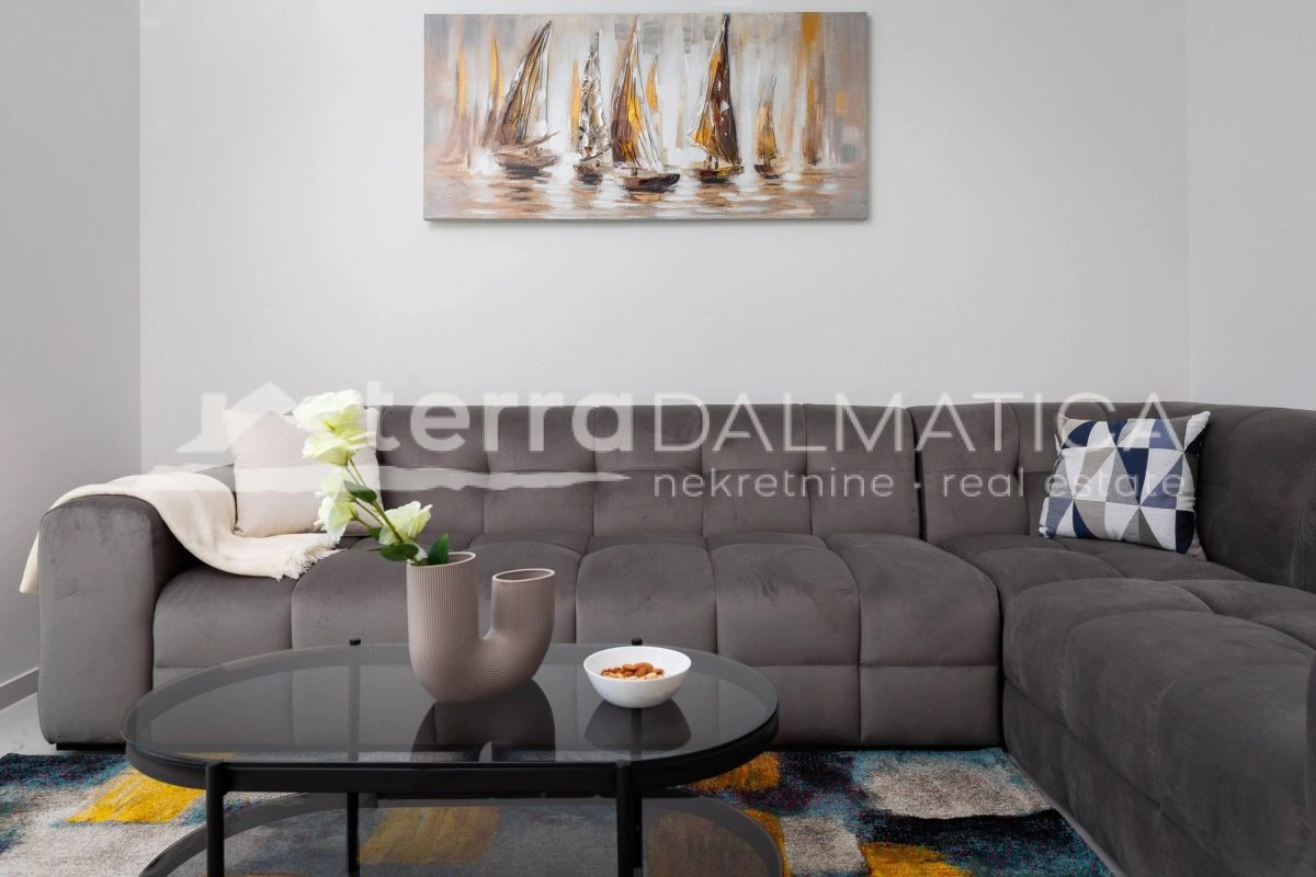 Rogoznica, neues modernes Haus in der Nähe des Meeres