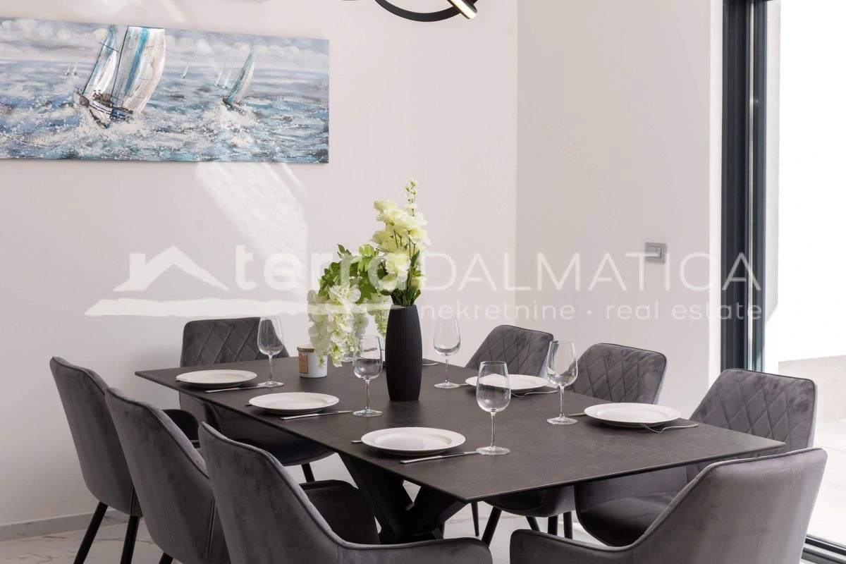 Rogoznica, neues modernes Haus in der Nähe des Meeres