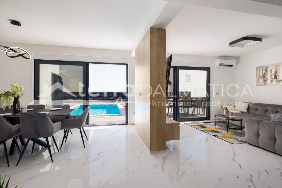 Rogoznica, neues modernes Haus in der Nähe des Meeres