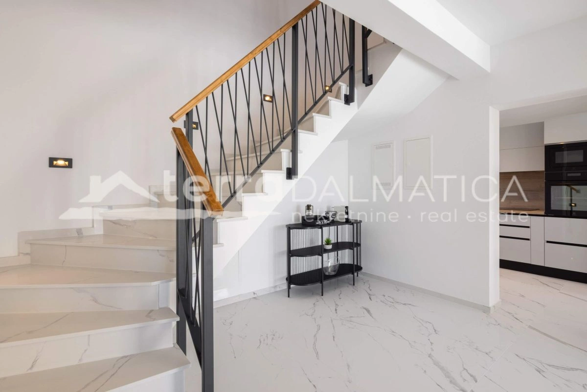 Rogoznica, neues modernes Haus in der Nähe des Meeres