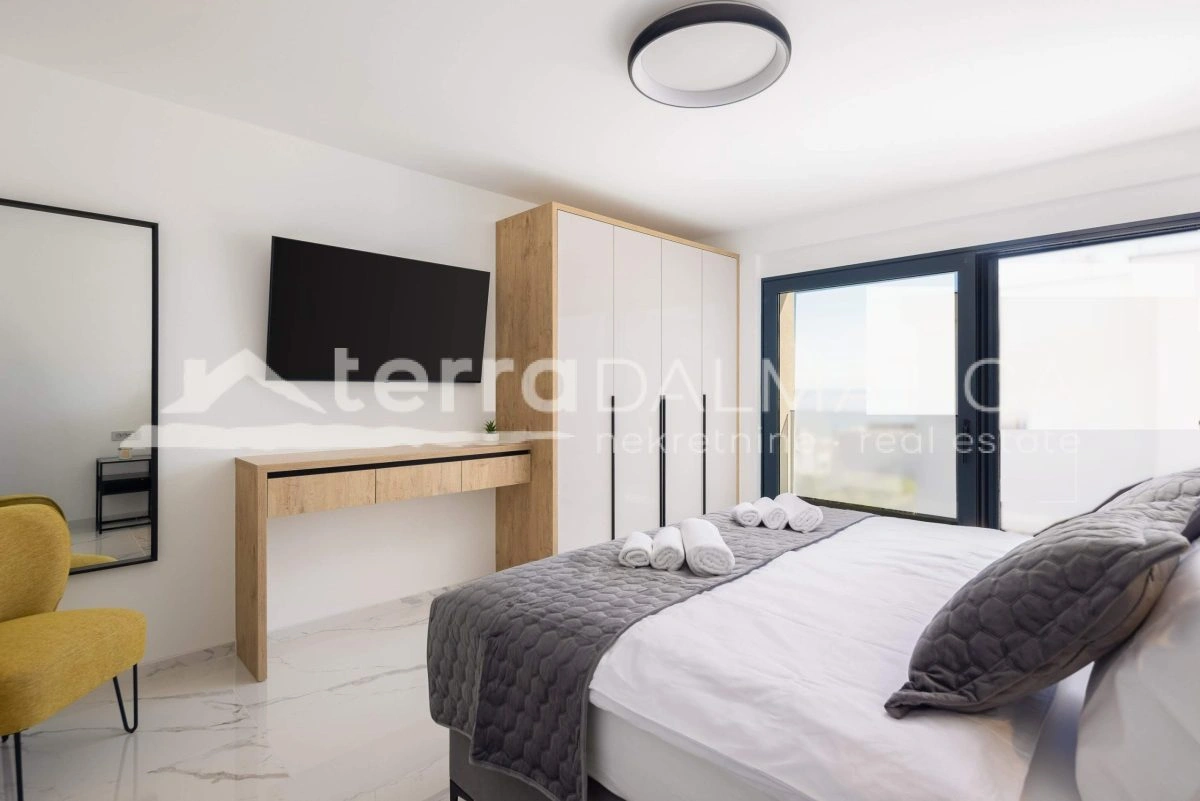 Rogoznica, neues modernes Haus in der Nähe des Meeres