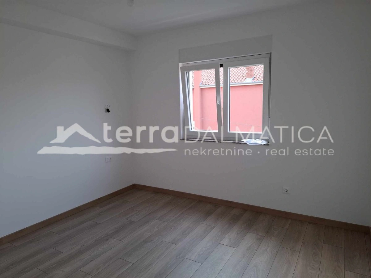 Vodice, Maisonette-Wohnung in Strandnähe