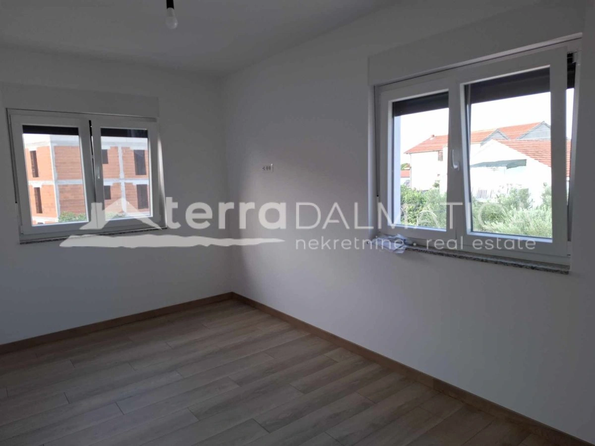 Vodice, Maisonette-Wohnung in Strandnähe