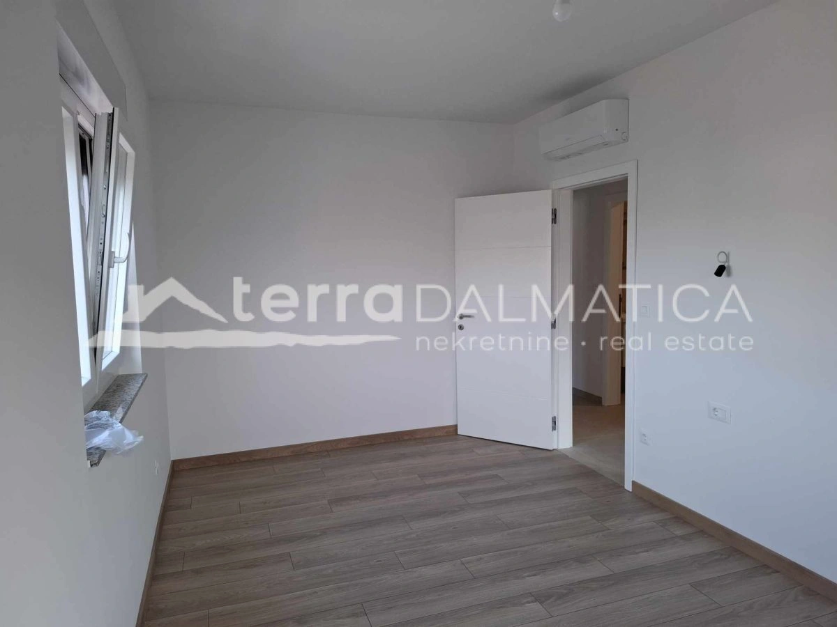 Vodice, Maisonette-Wohnung in Strandnähe