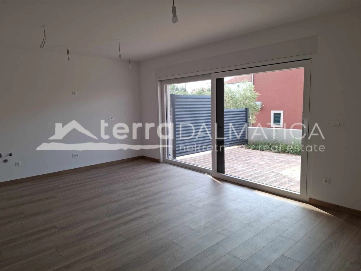 Familienhaus in Vodice in Meeresnähe mit Dachterrasse