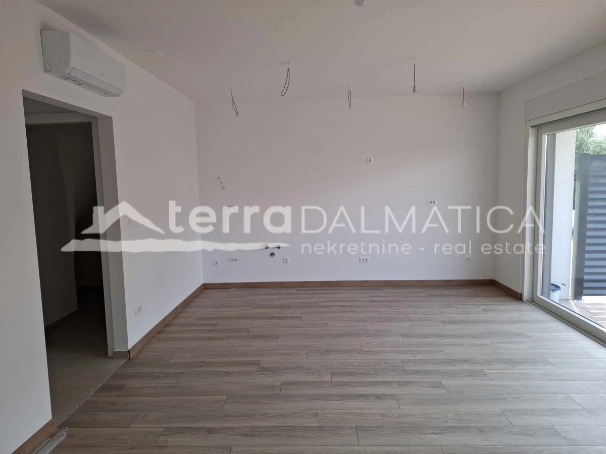 Familienhaus in Vodice in Meeresnähe mit Dachterrasse