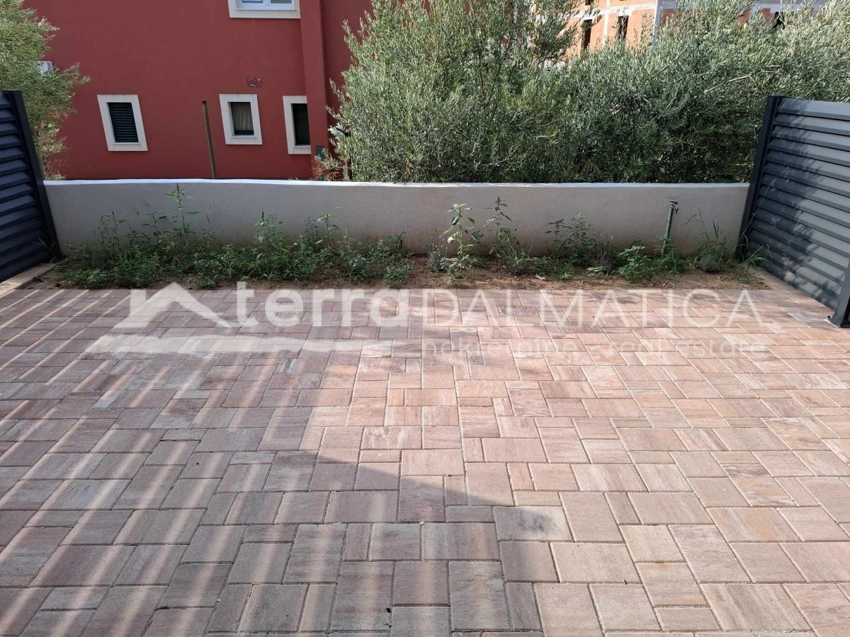 Familienhaus in Vodice in Meeresnähe mit Dachterrasse