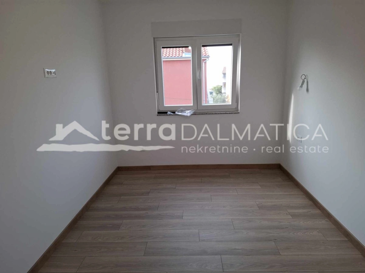 Familienhaus in Vodice in Meeresnähe mit Dachterrasse