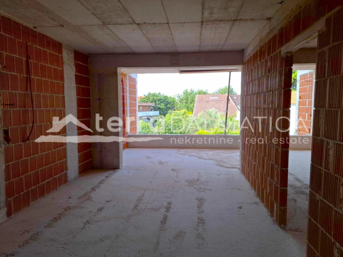 Geräumige Dreizimmerwohnung mit Terrasse und zwei Parkplätzen – Srima bei Vodice