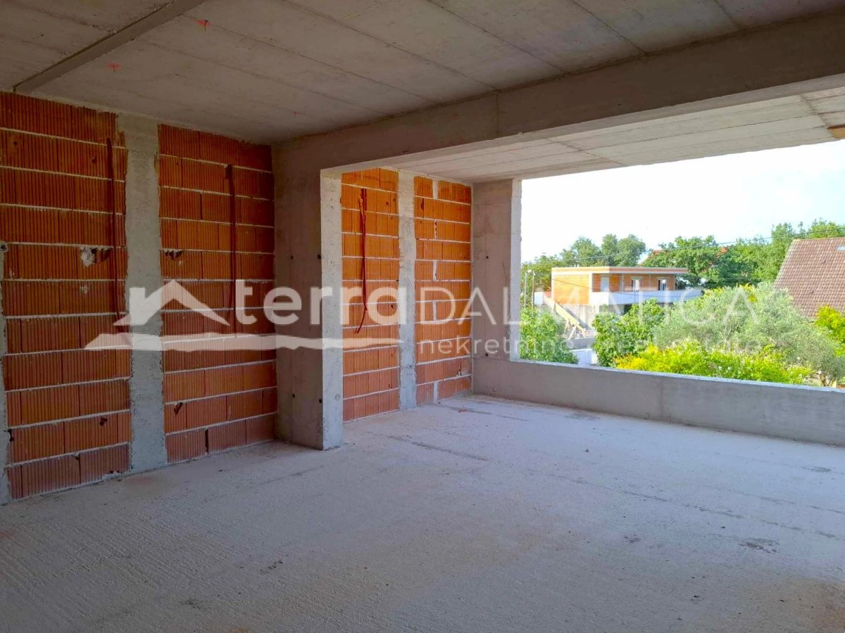 Geräumige Dreizimmerwohnung mit Terrasse und zwei Parkplätzen – Srima bei Vodice