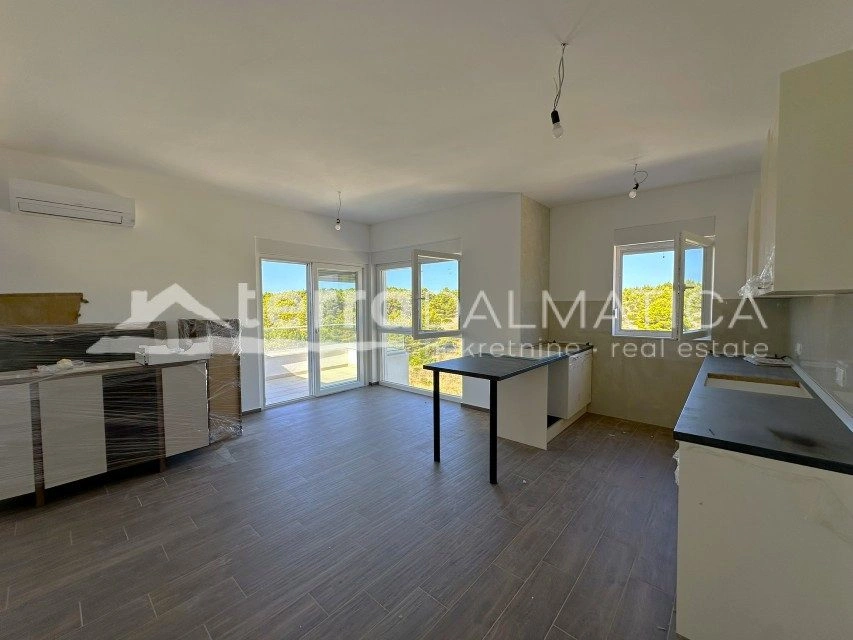 Grebaštica – moderní penthouse v zeleném a klidném prostředí s terasou