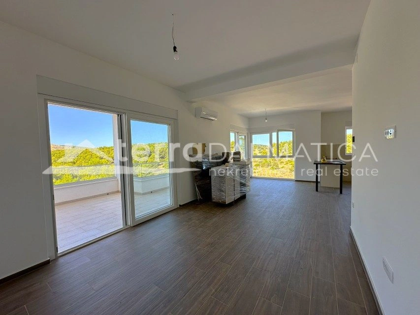 Grebaštica – moderní penthouse v zeleném a klidném prostředí s terasou