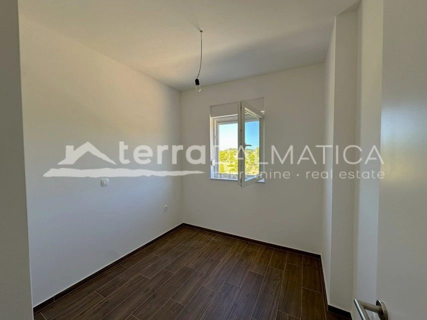 Grebaštica – moderní penthouse v zeleném a klidném prostředí s terasou