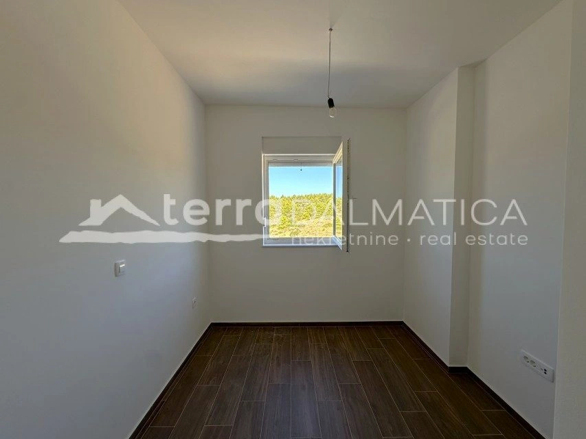 Grebaštica – moderní penthouse v zeleném a klidném prostředí s terasou