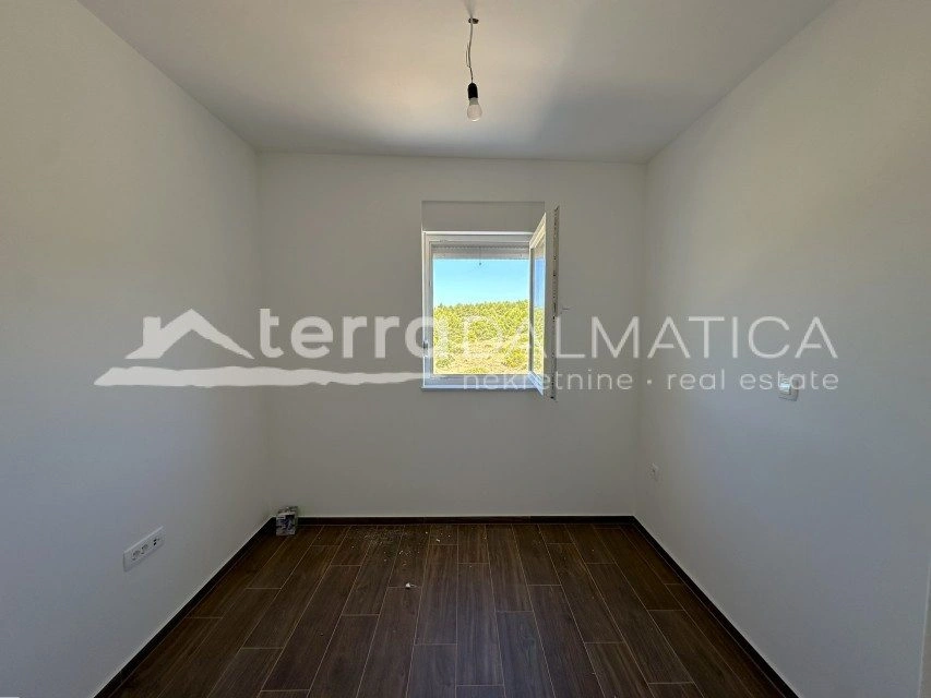 Grebaštica – moderní penthouse v zeleném a klidném prostředí s terasou