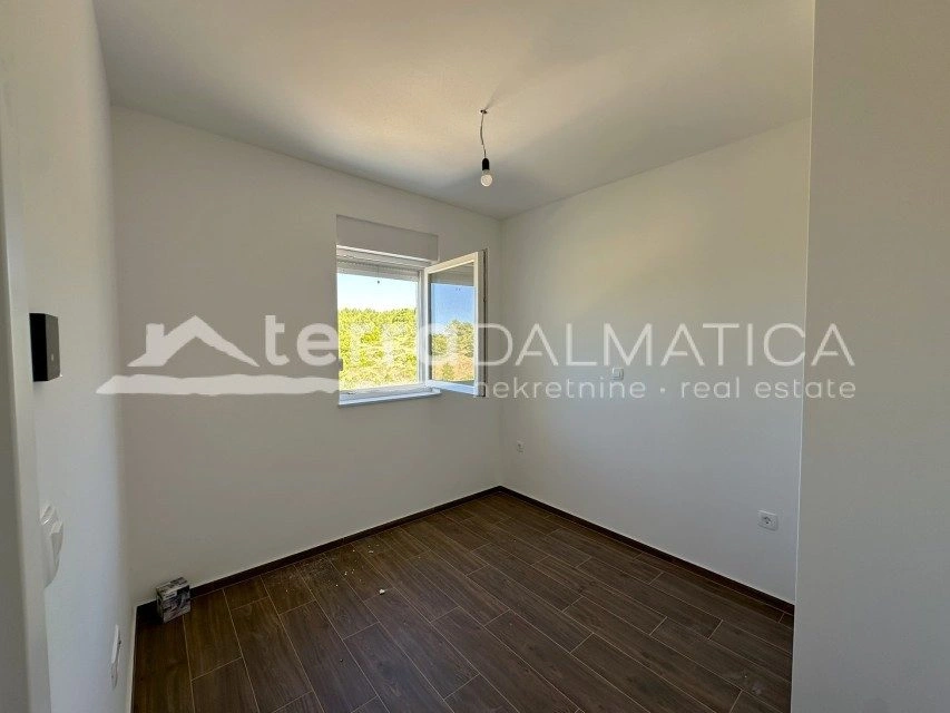 Grebaštica – moderní penthouse v zeleném a klidném prostředí s terasou