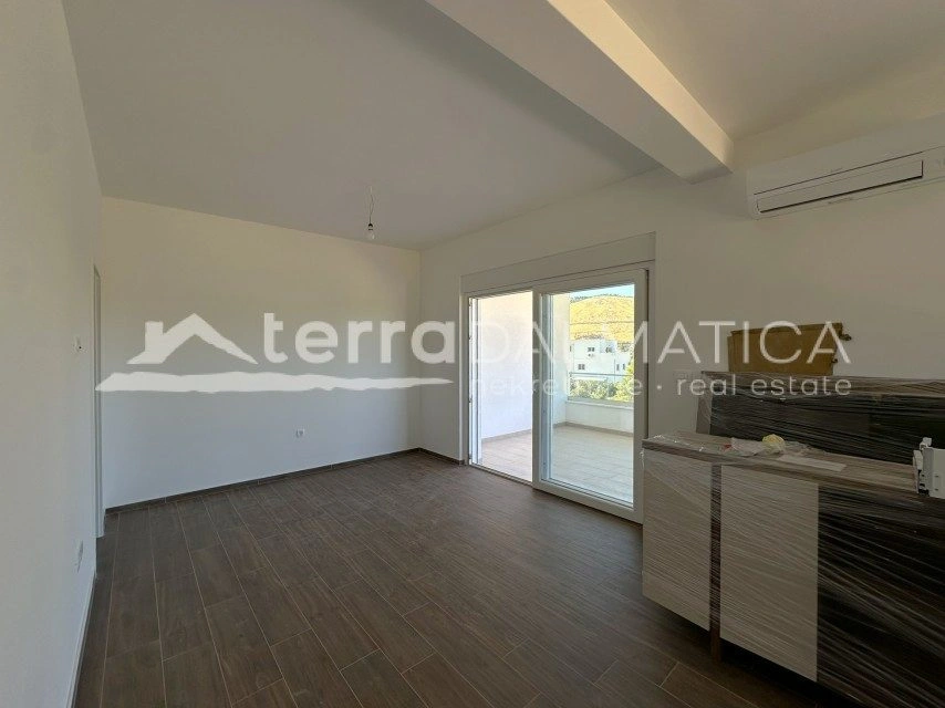 Grebaštica – moderní penthouse v zeleném a klidném prostředí s terasou