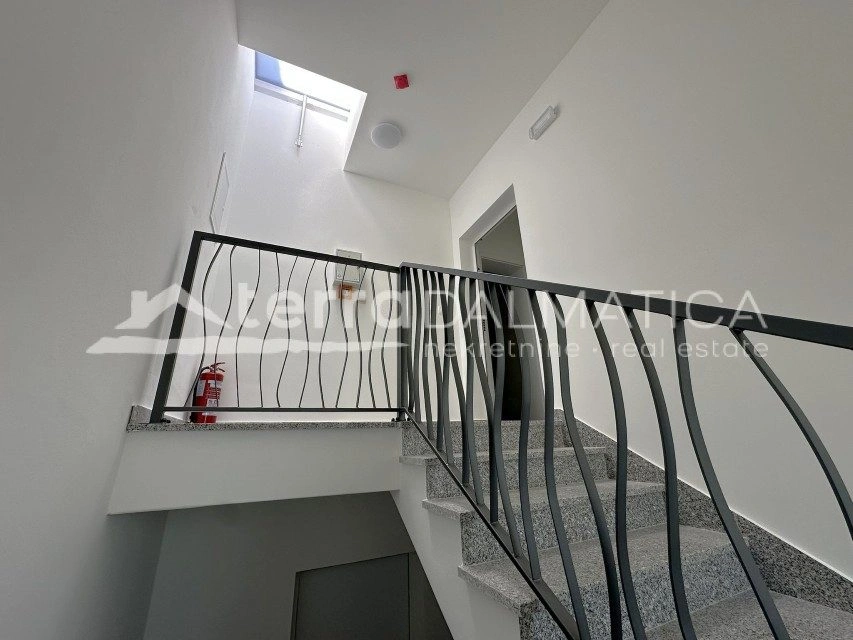 Grebaštica – moderní penthouse v zeleném a klidném prostředí s terasou