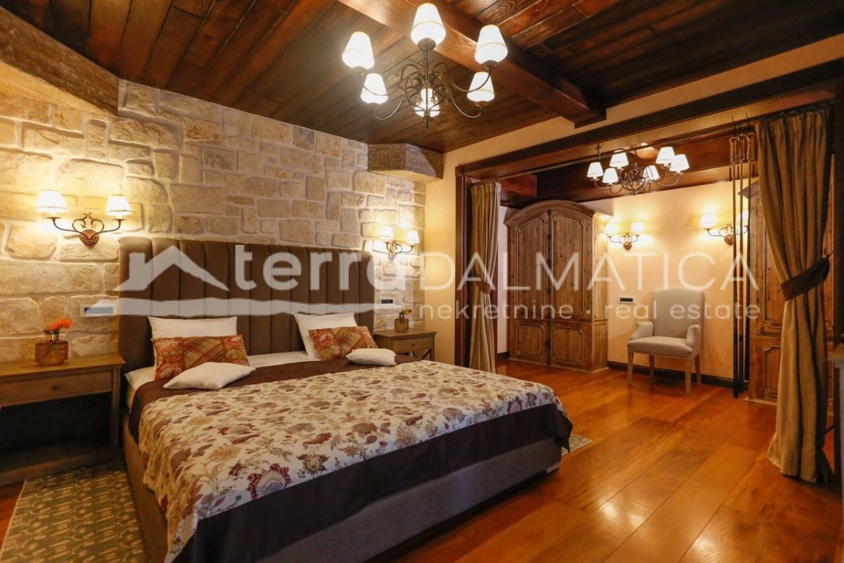 Arcydzieło luksusu na wyspie Ciovo – willa o powierzchni 980 m² w pierwszym rzędzie od morza