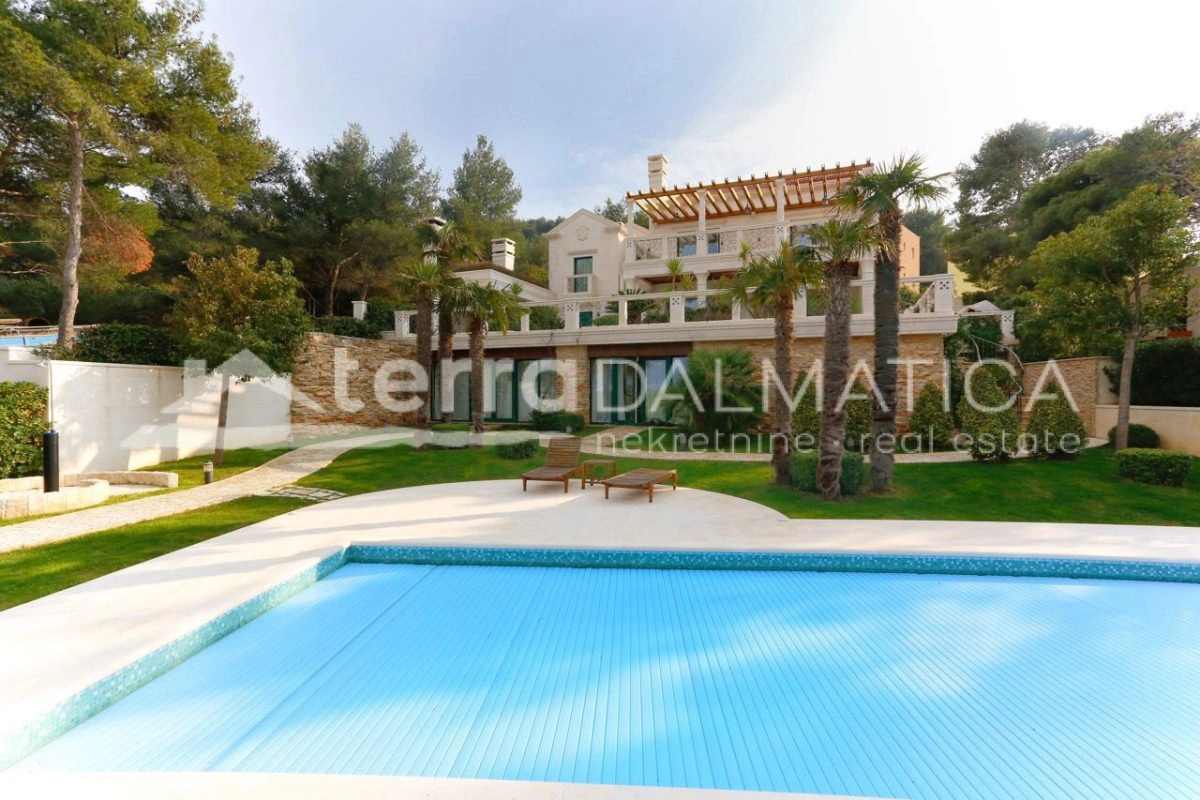 Arcydzieło luksusu na wyspie Ciovo – willa o powierzchni 980 m² w pierwszym rzędzie od morza