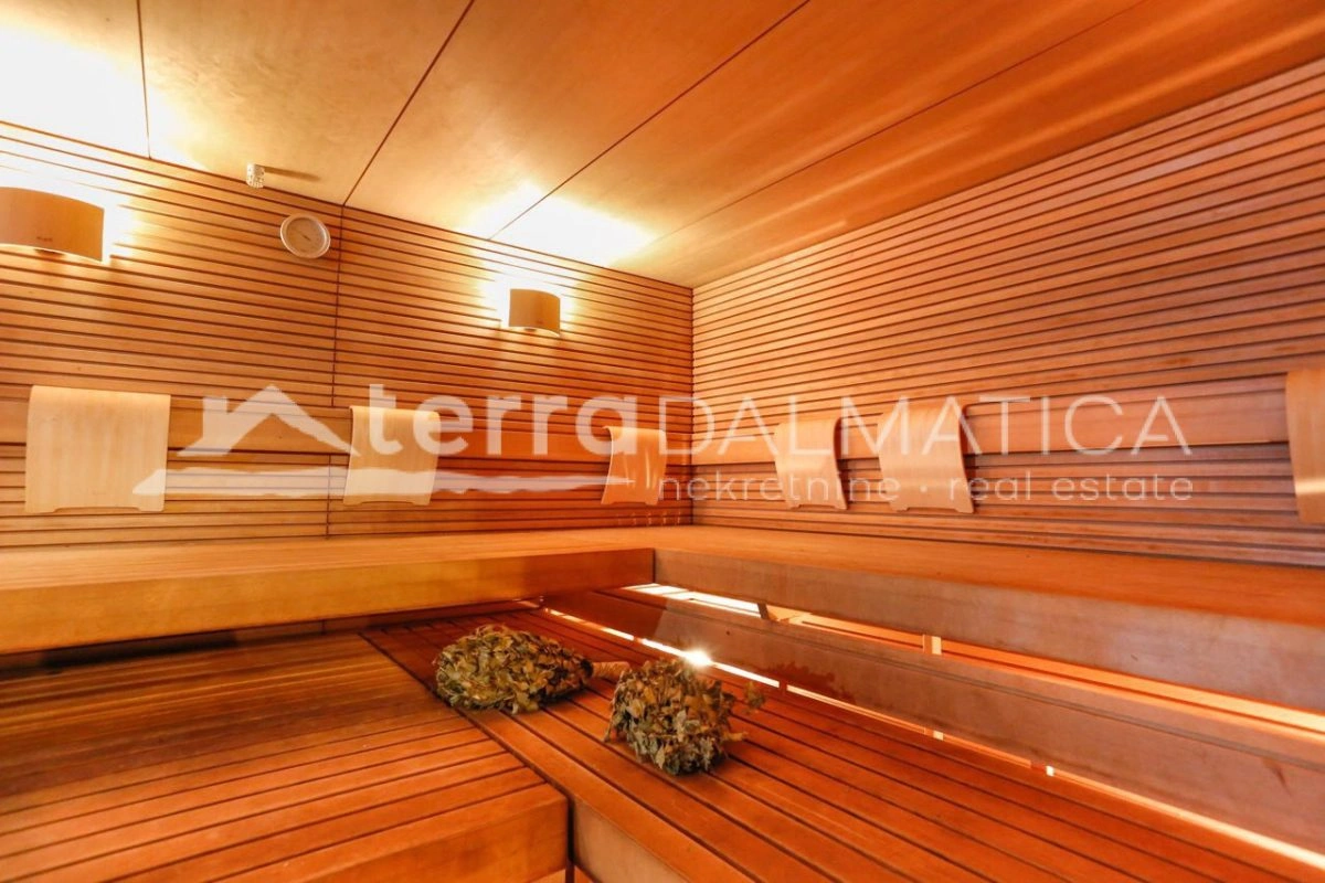 Arcydzieło luksusu na wyspie Ciovo – willa o powierzchni 980 m² w pierwszym rzędzie od morza