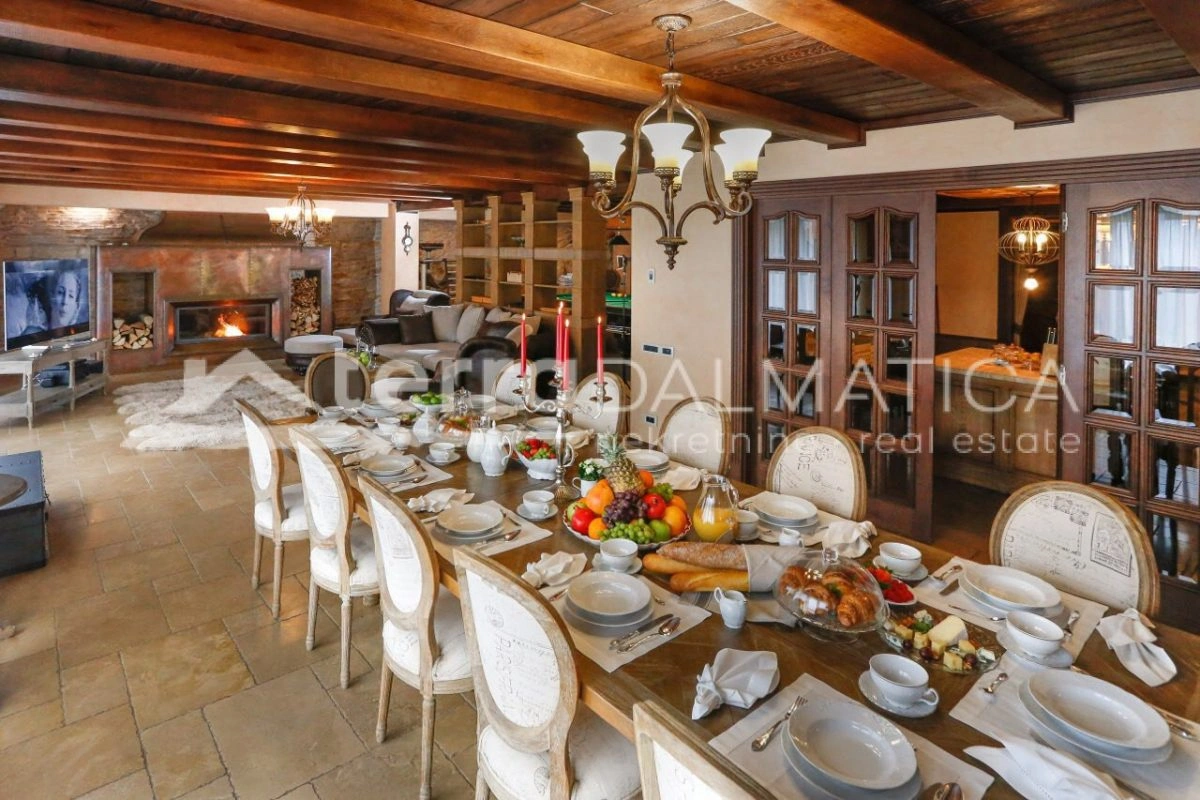 Arcydzieło luksusu na wyspie Ciovo – willa o powierzchni 980 m² w pierwszym rzędzie od morza