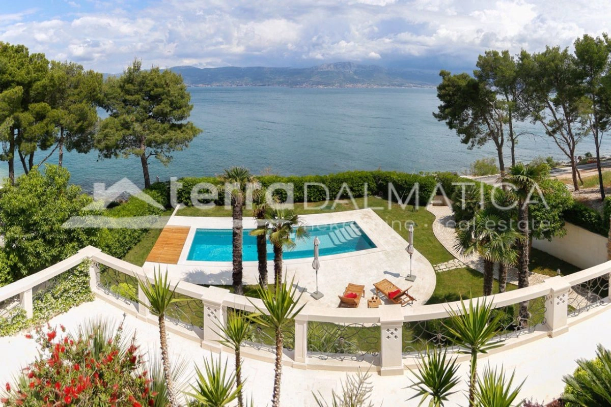 Arcydzieło luksusu na wyspie Ciovo – willa o powierzchni 980 m² w pierwszym rzędzie od morza