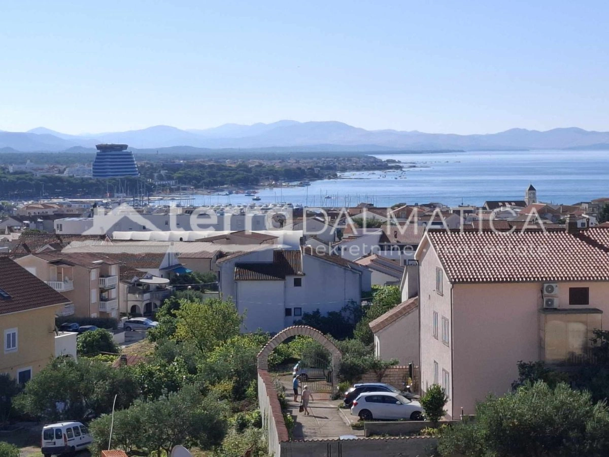 Vodice - Wohnung mit geräumiger Dachterrasse und Panoramablick