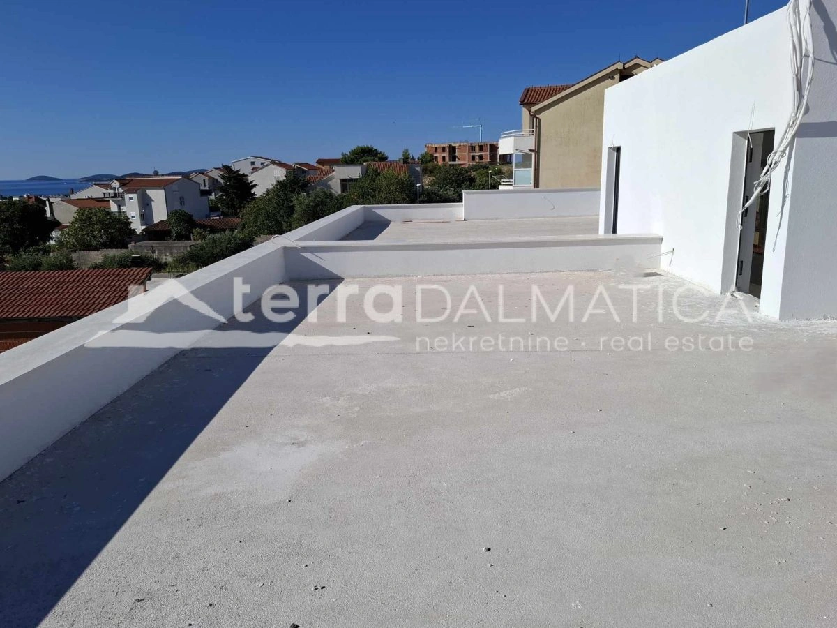Vodice - Wohnung mit geräumiger Dachterrasse und Panoramablick