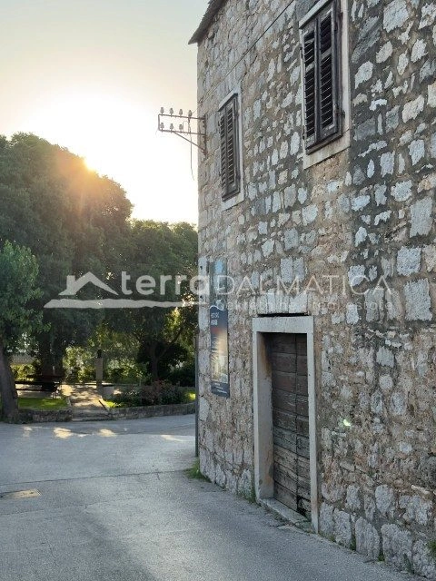 Zabytkowy kamienny dom na wyspie Brač – wyjątkowa okazja inwestycyjna