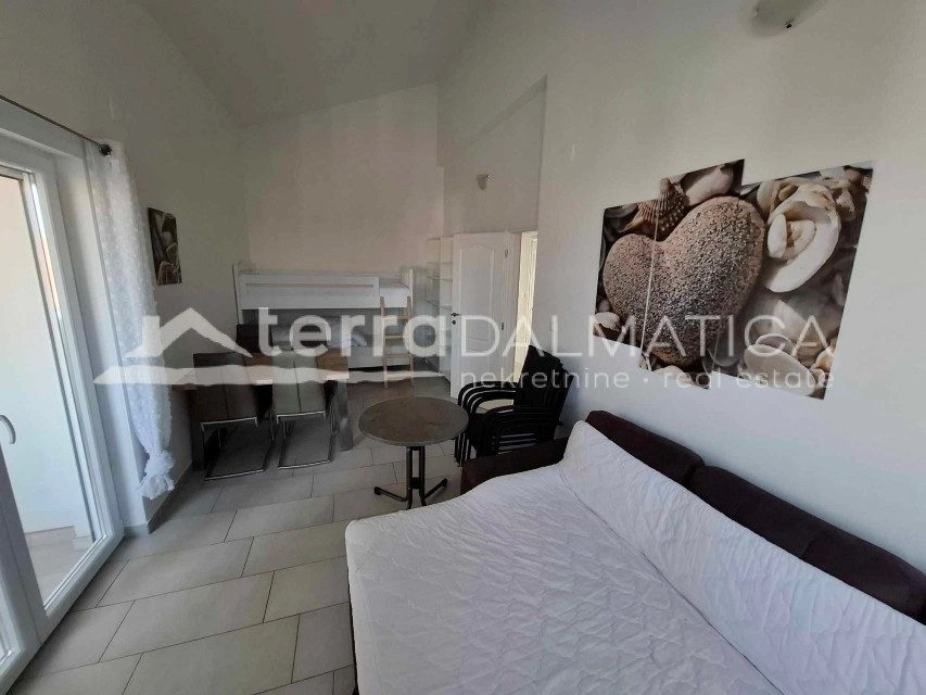 Dom z dwoma apartamentami i pięcioma apartamentami w Srimie - idealny na turystykę i życie rodzinne