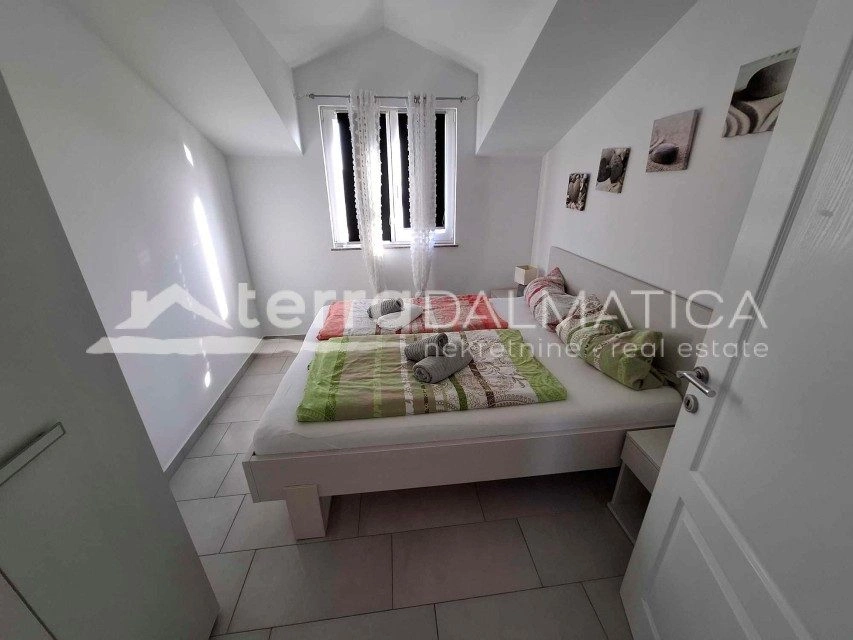 Dom z dwoma apartamentami i pięcioma apartamentami w Srimie - idealny na turystykę i życie rodzinne