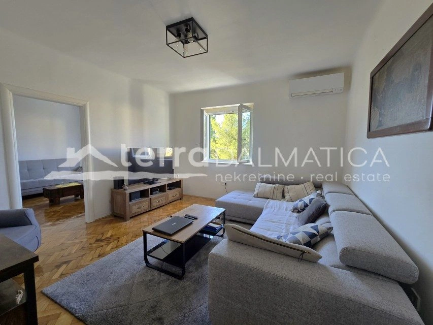 Renoviran stan u Šibeniku – 81 m², 2 spavaće sobe, 2 balkona