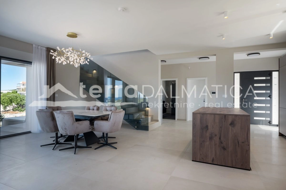 Primošten, luxusvilla mit vier Schlafzimmern und Terrassen mit Aussicht