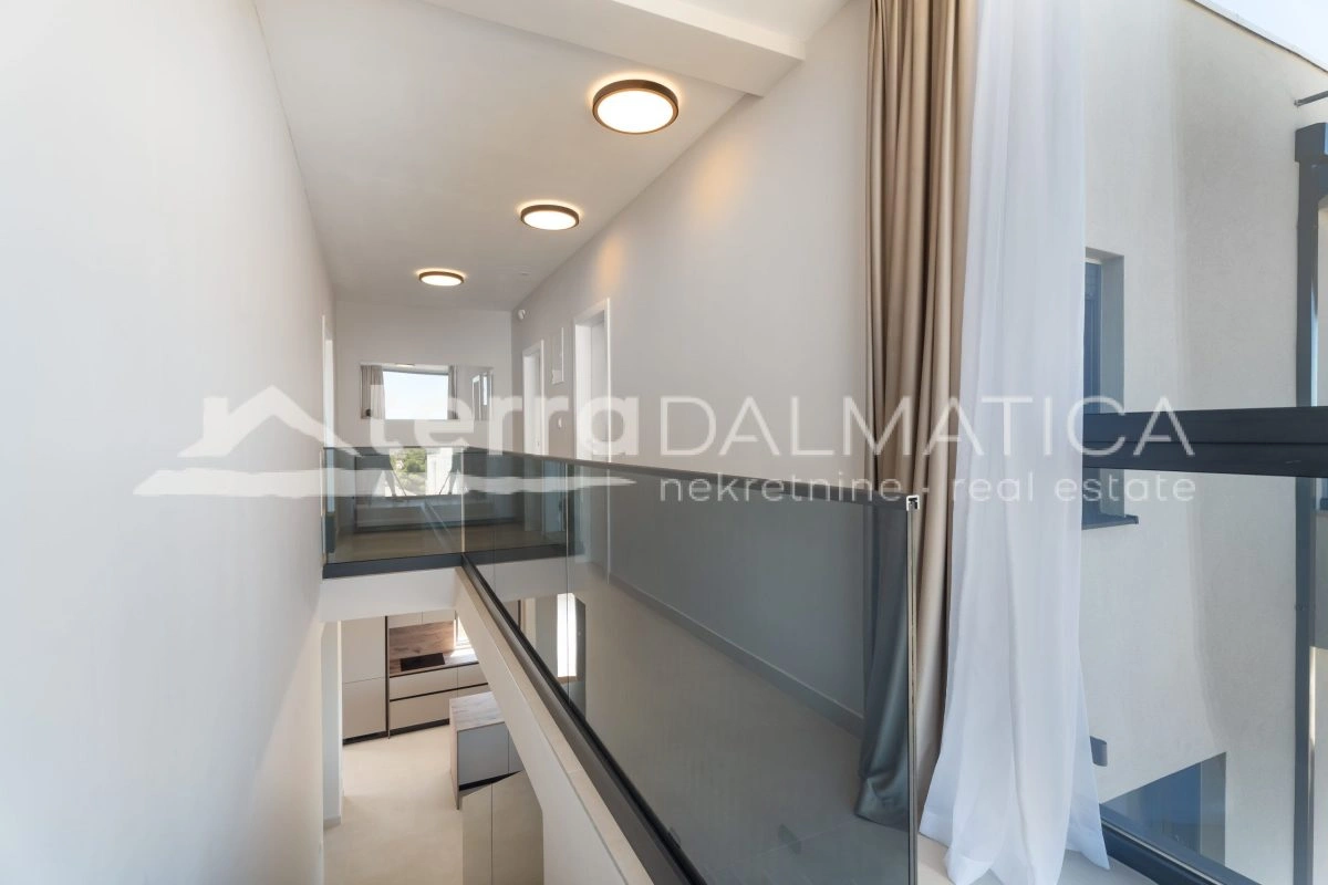 Primošten, luxusvilla mit vier Schlafzimmern und Terrassen mit Aussicht