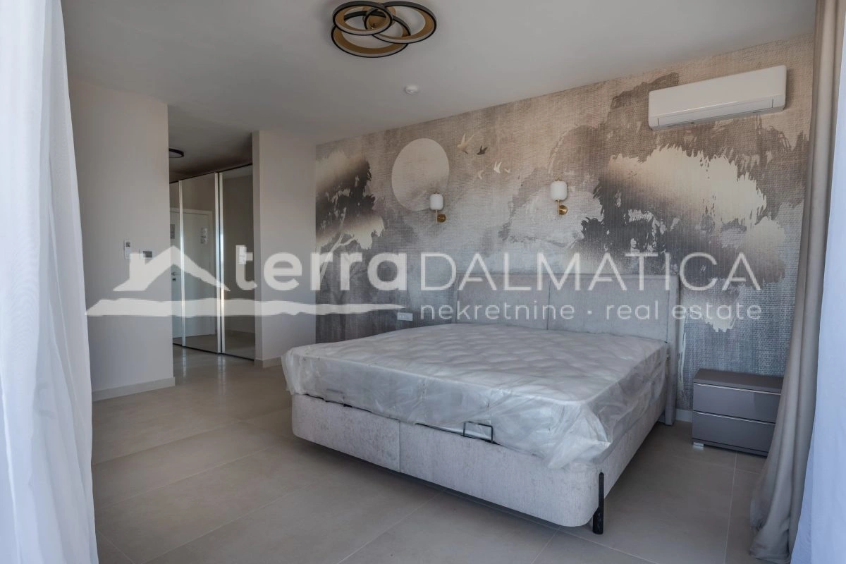 Primošten, luxusvilla mit vier Schlafzimmern und Terrassen mit Aussicht