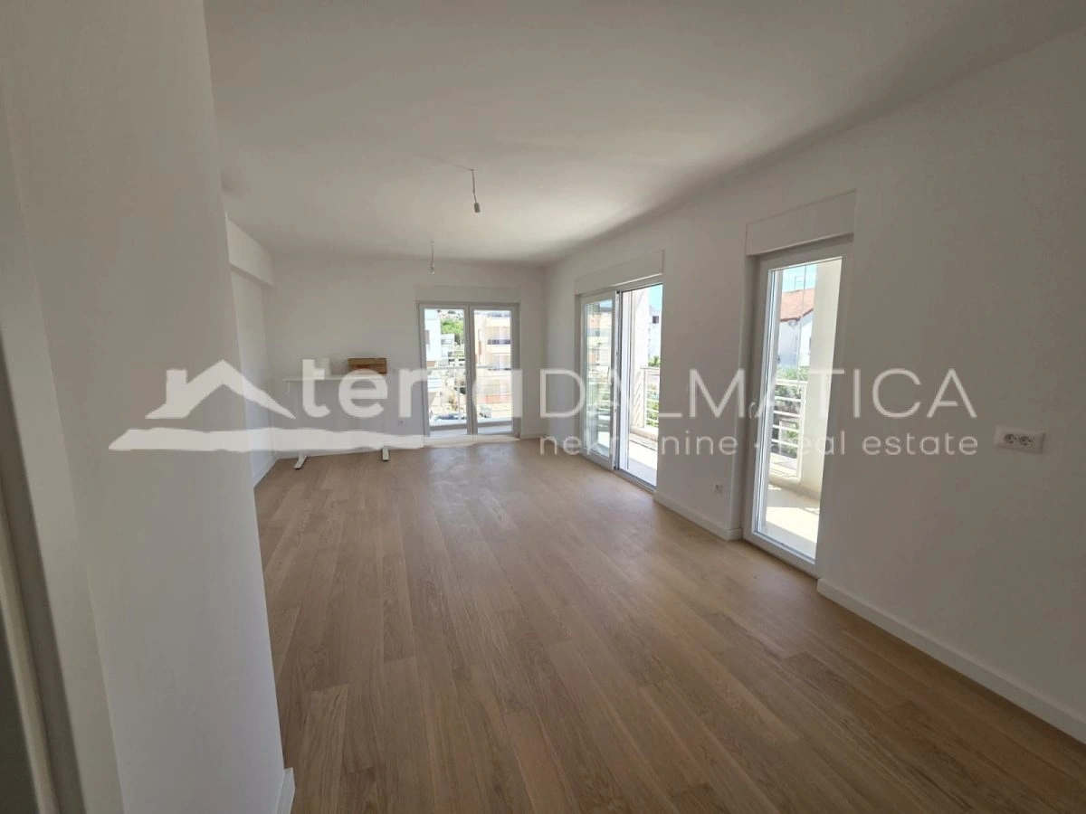 Zadar, three bedroom apartment with a roof terrace in a great location (new construction)
