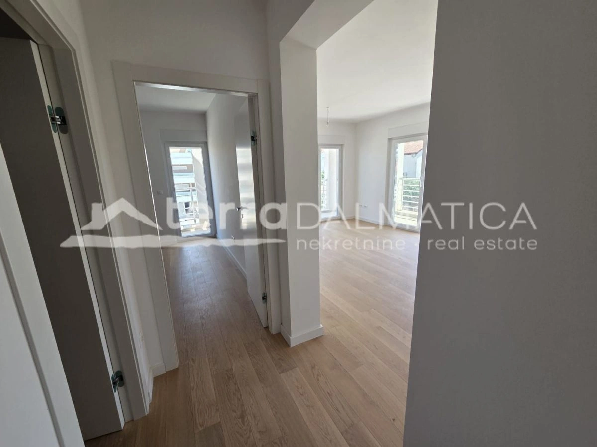 Zadar, three bedroom apartment with a roof terrace in a great location (new construction)