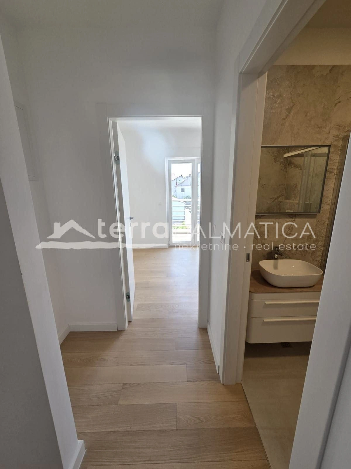 Zadar, three bedroom apartment with a roof terrace in a great location (new construction)