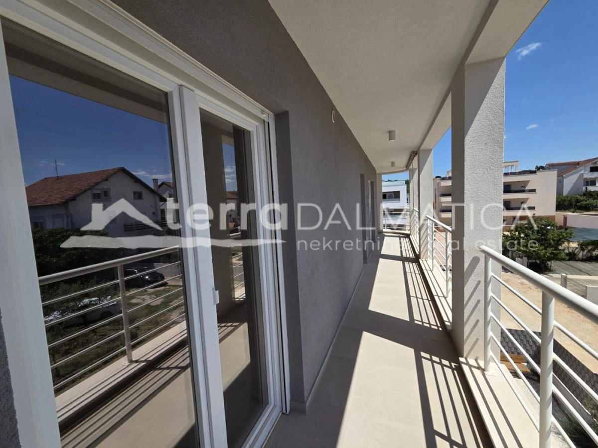 Zadar, three bedroom apartment with a roof terrace in a great location (new construction)