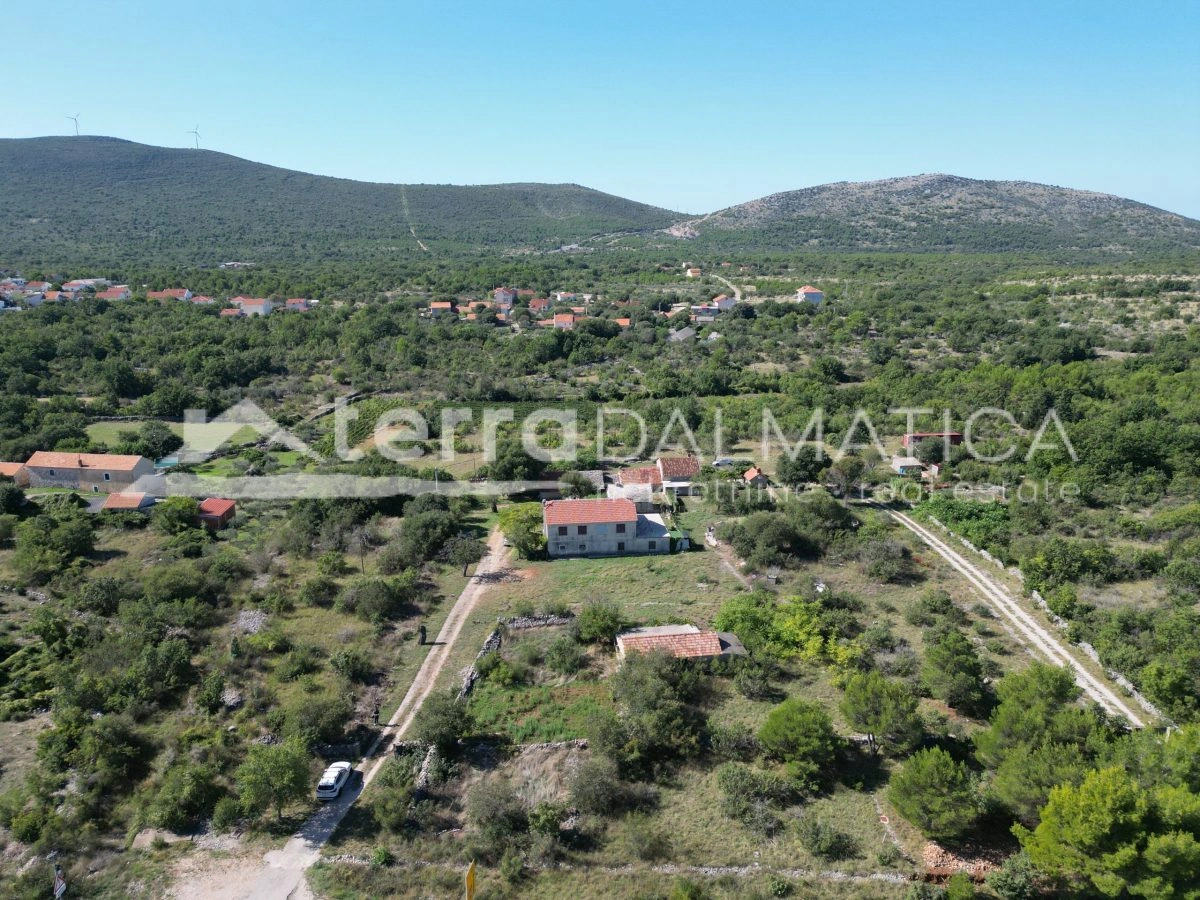 Baugrundstück in der Nähe von Skradin und dem Nationalpark Krka, 1700 m²