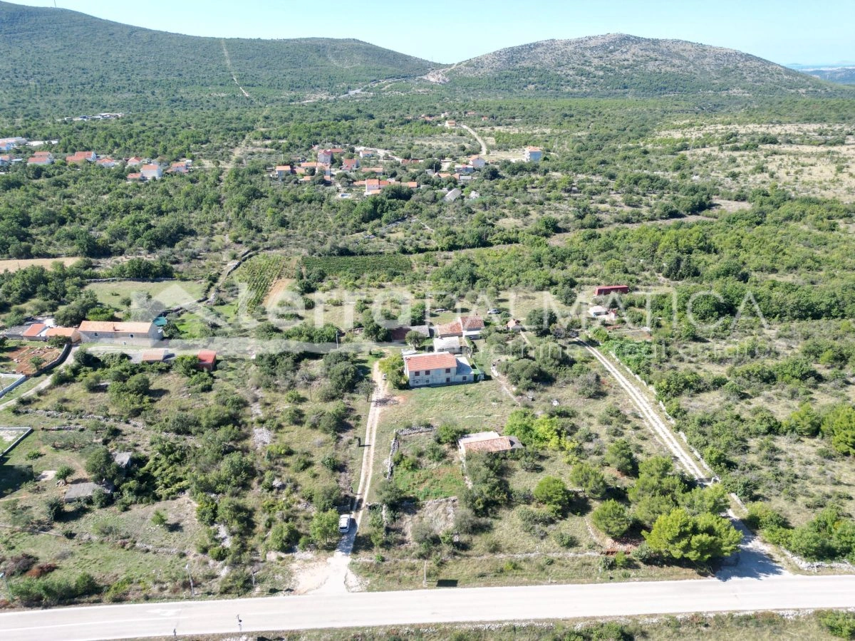 Baugrundstück in der Nähe von Skradin und dem Nationalpark Krka, 1700 m²