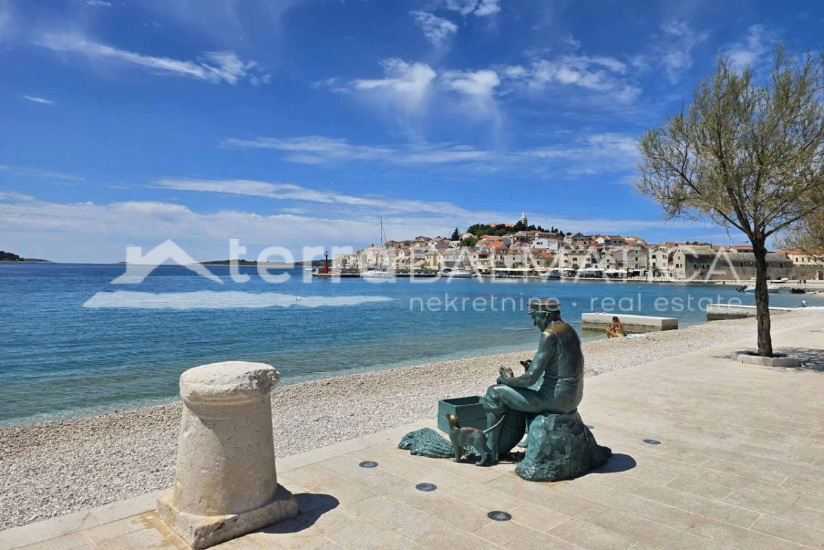 Novogradnja v Primoštenu: stanovanje v 1. nadstropju 100 metrov od morja