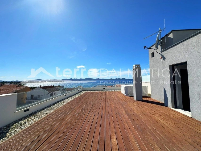 Ausgezeichnete Lage in Zadar, Diklo: Luxus-Penthouse mit Dachterrasse