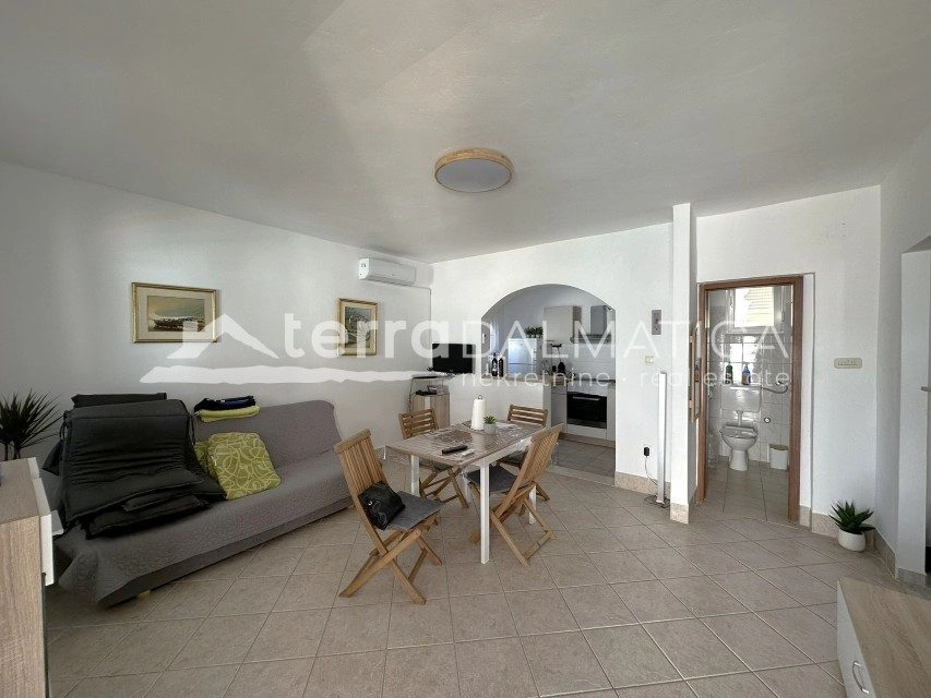 Ein modernes Ferienhaus mit beheiztem Pool, nur einen Schritt vom Meer entfernt – Kanica