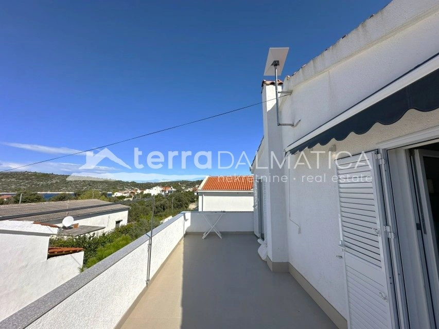 Ein modernes Ferienhaus mit beheiztem Pool, nur einen Schritt vom Meer entfernt – Kanica