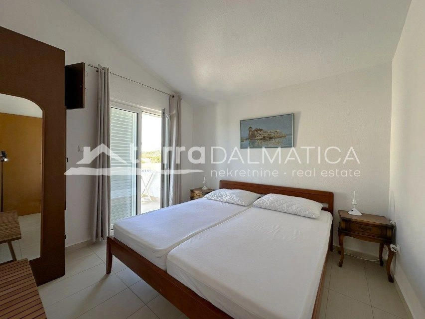 Ein modernes Ferienhaus mit beheiztem Pool, nur einen Schritt vom Meer entfernt – Kanica