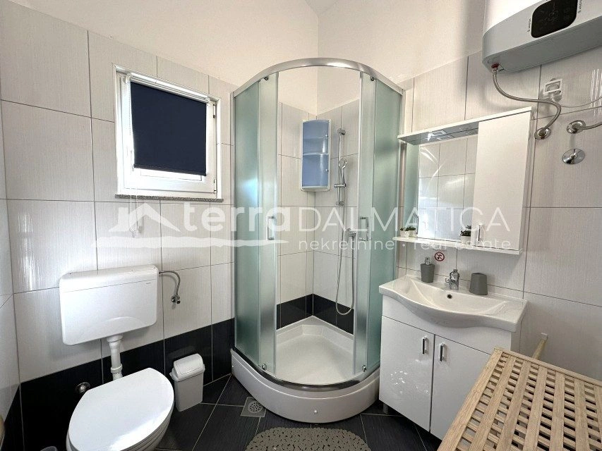 Ein modernes Ferienhaus mit beheiztem Pool, nur einen Schritt vom Meer entfernt – Kanica